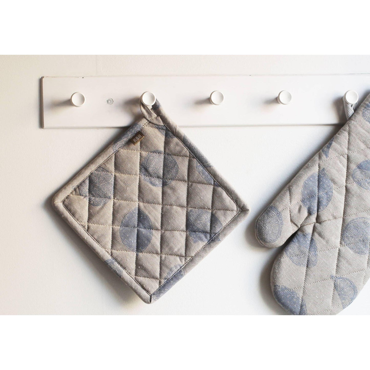 Trivet / Pot Holder Lemons print Light Blue