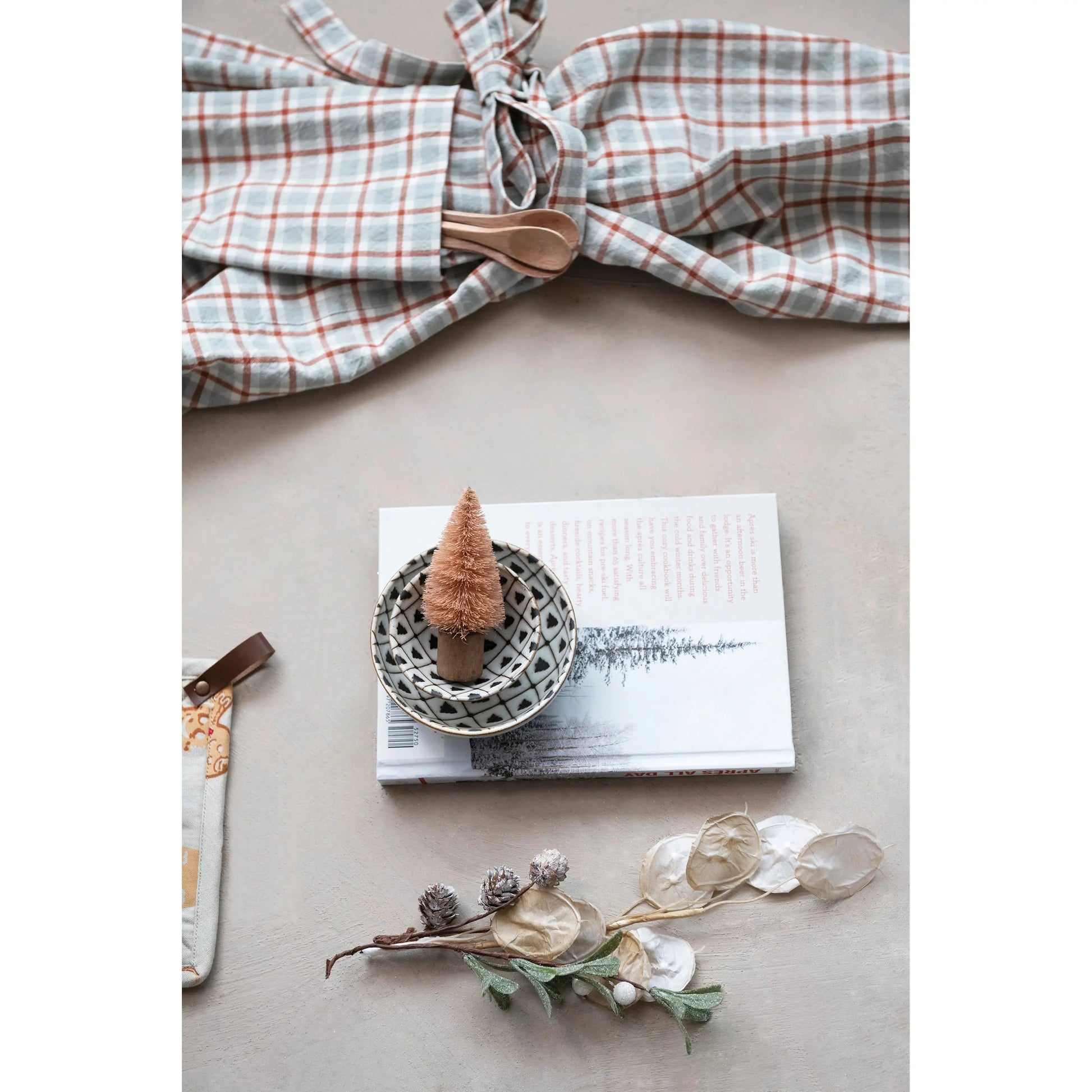 Creative Co Op Holiday Woven Cotton Apron with Grid Pattern, Grey and Sienna Color 32"L x 28"W CREATIVE CO-OP