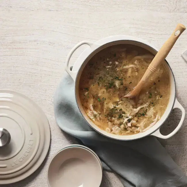 Le Creuset 5 1/2 Qt. Round Dutch Oven - Meringue LE CREUSET