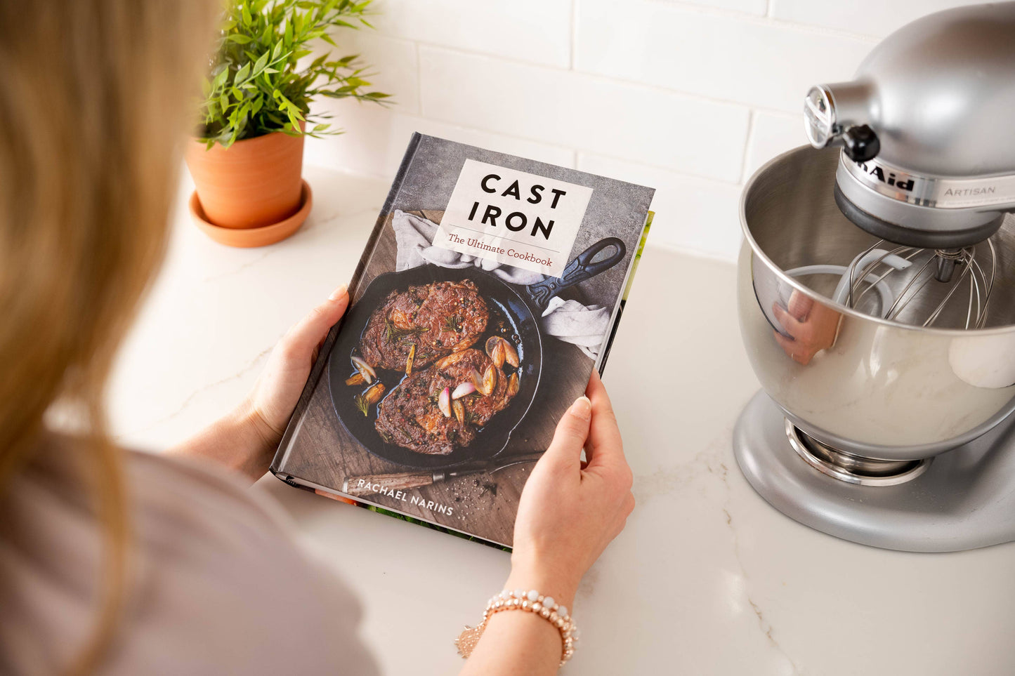 Cast Iron: The Ultimate Cookbook