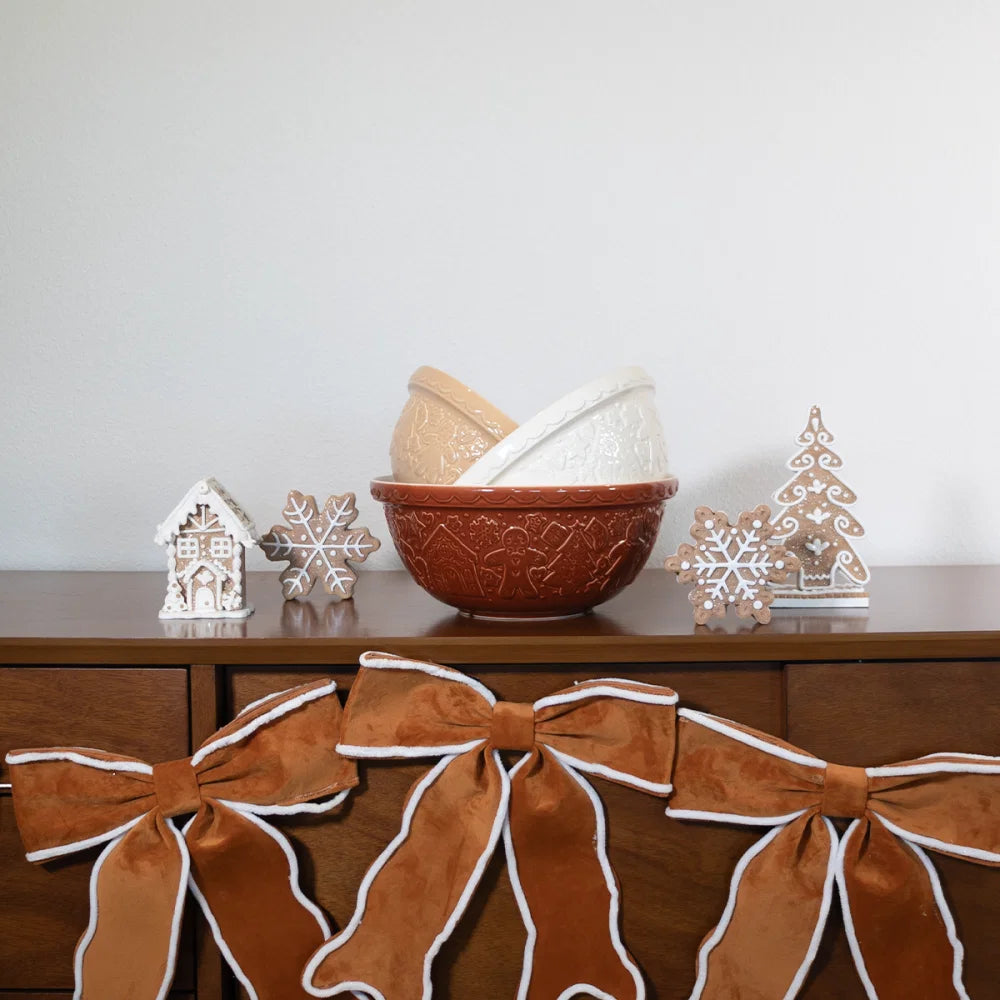Mason Cash Seasonal Gingerbread Lane Size 24 Cane Mixing Bowl (2.15 QT)