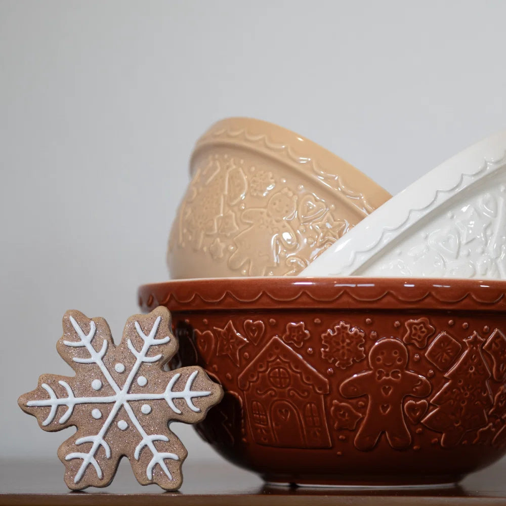 Mason Cash Seasonal Gingerbread Lane Size 24 Cane Mixing Bowl (2.15 QT)