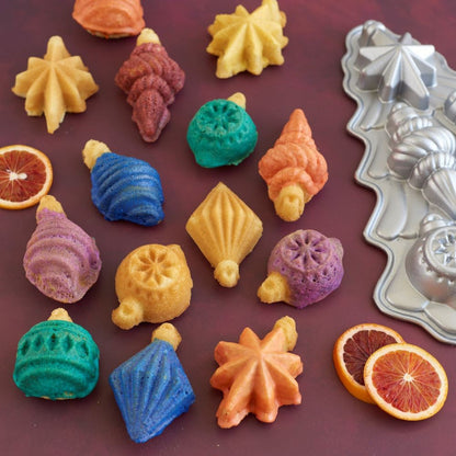 Vintage Ornament Cakelet Pan