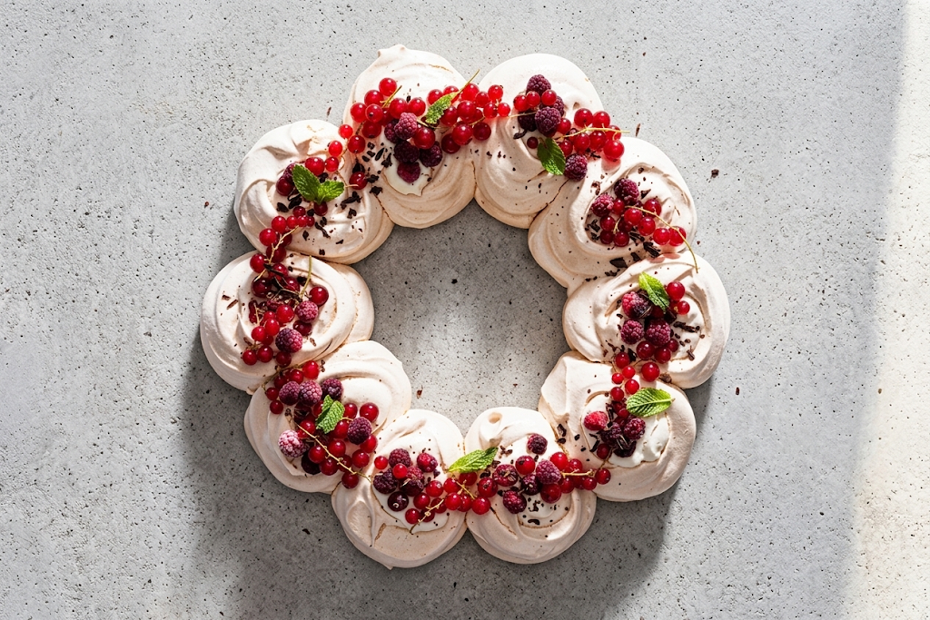 Festive Showstoppers: Pavlova Holiday Wreath