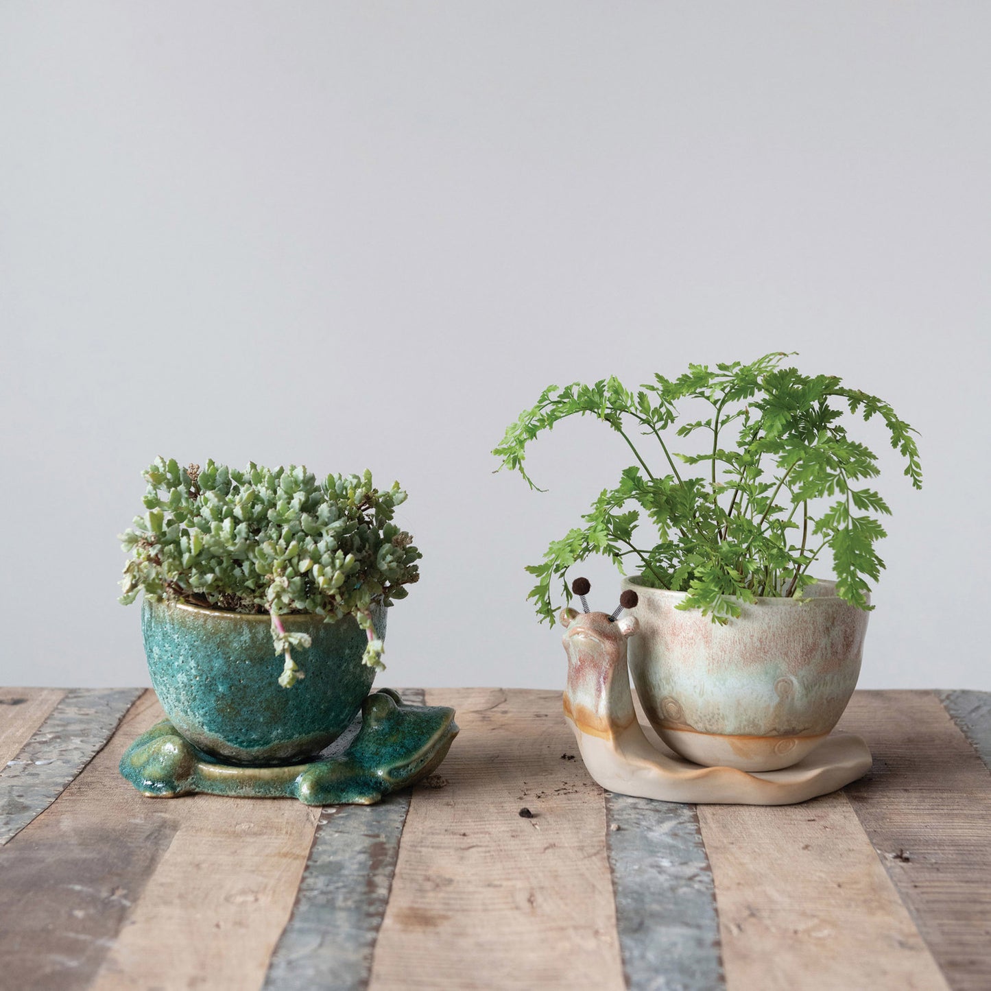 Stoneware Planter with Frog Base, Set of 2