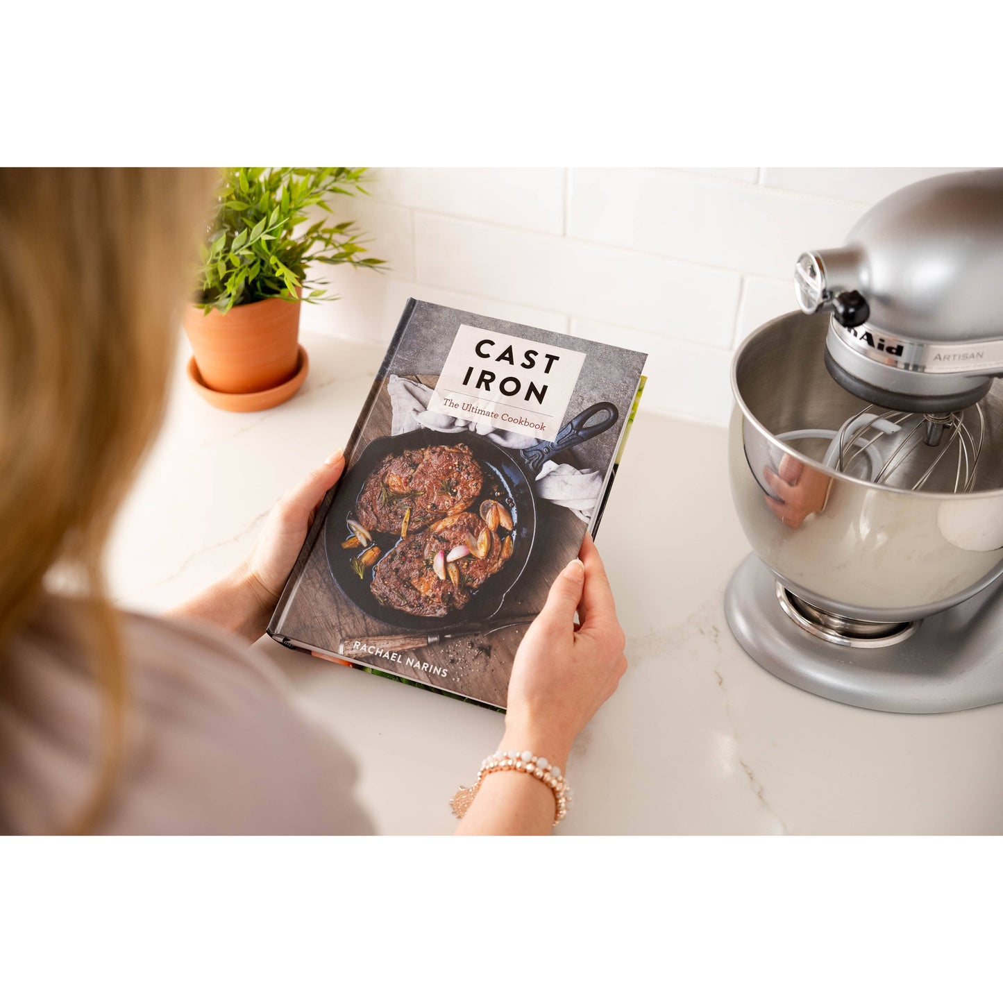 Cast Iron: The Ultimate Cookbook