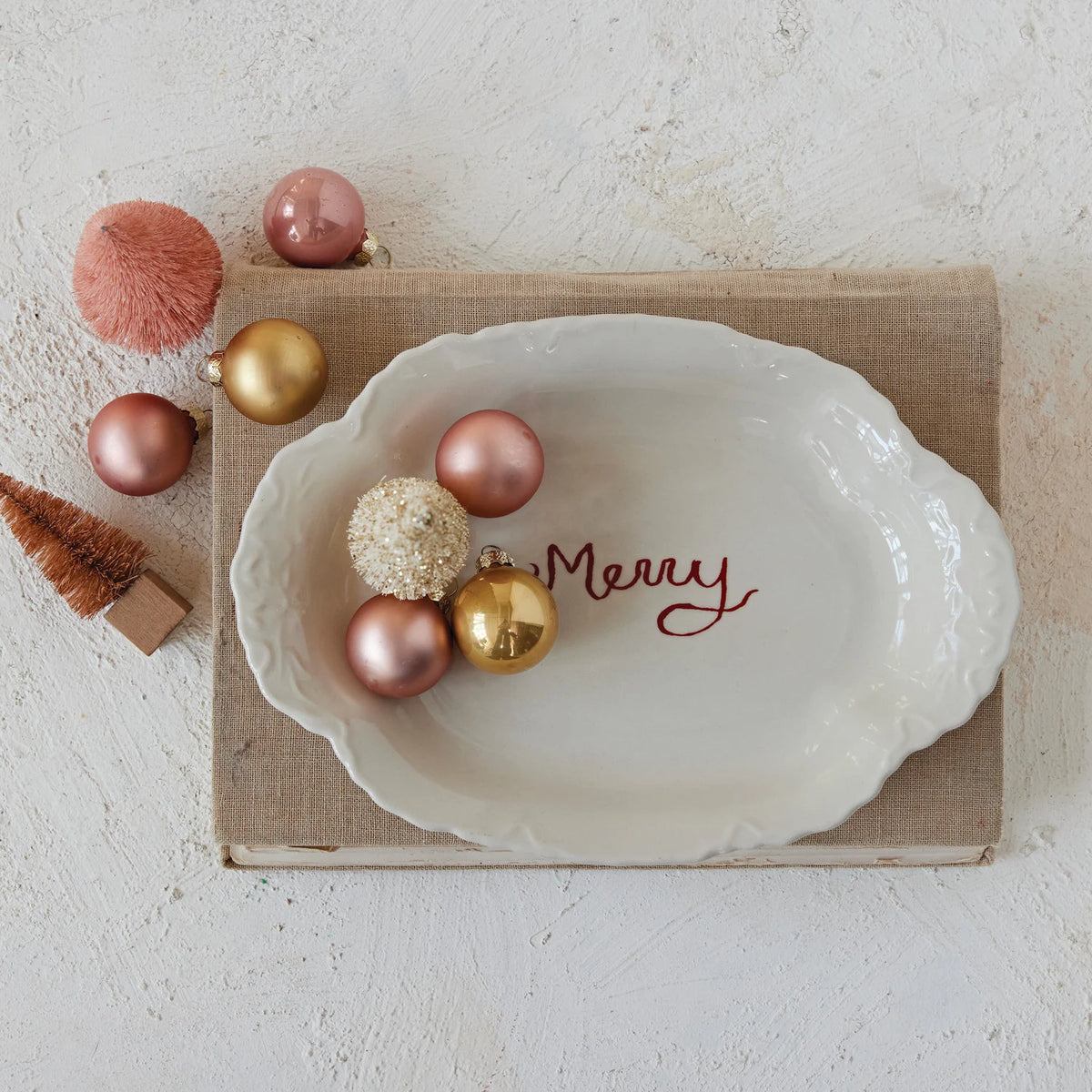 Merry Scalloped Serving Platte