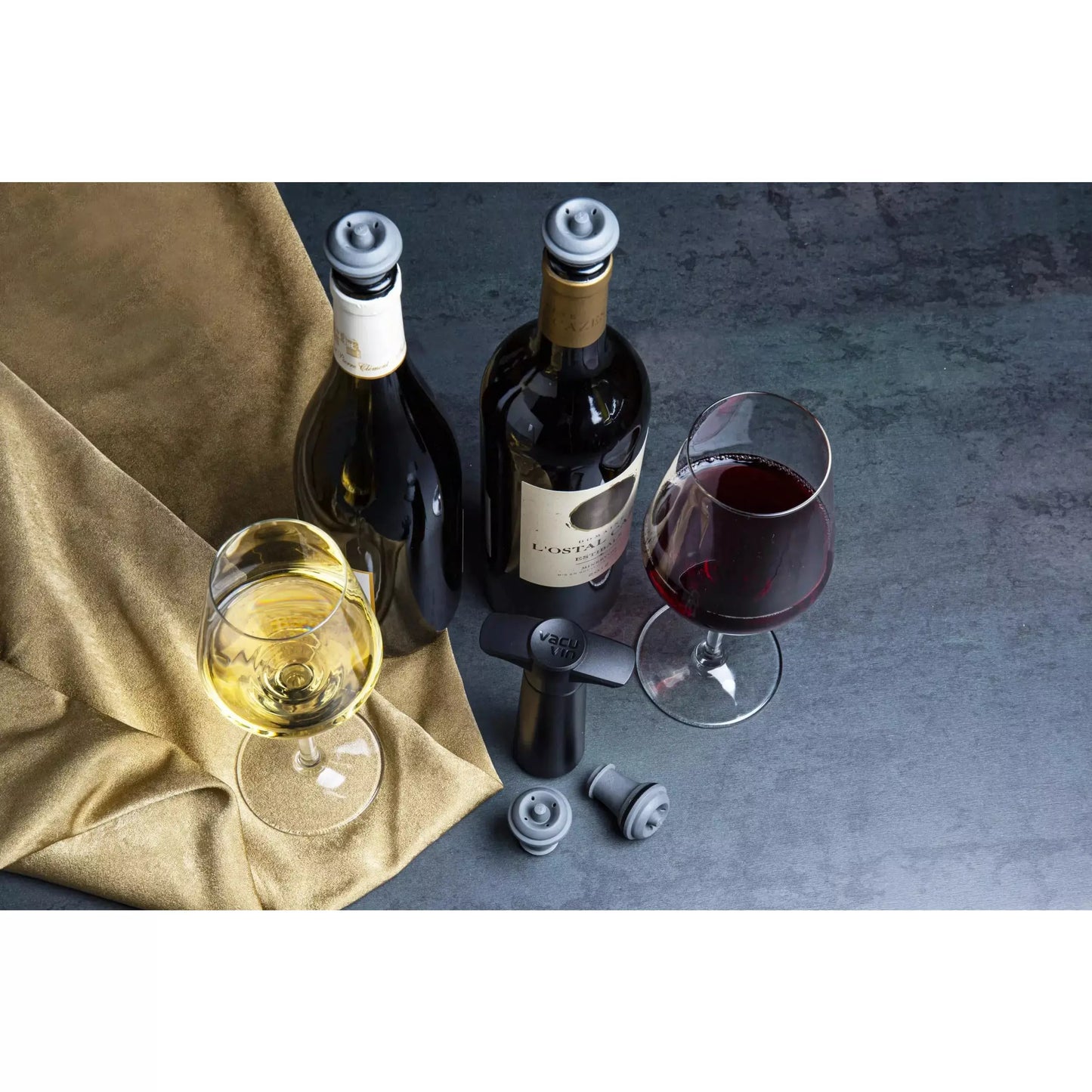 Vacu Vin Wine Saver Black | 2 Stoppers INTERNATIONAL INNOVATION